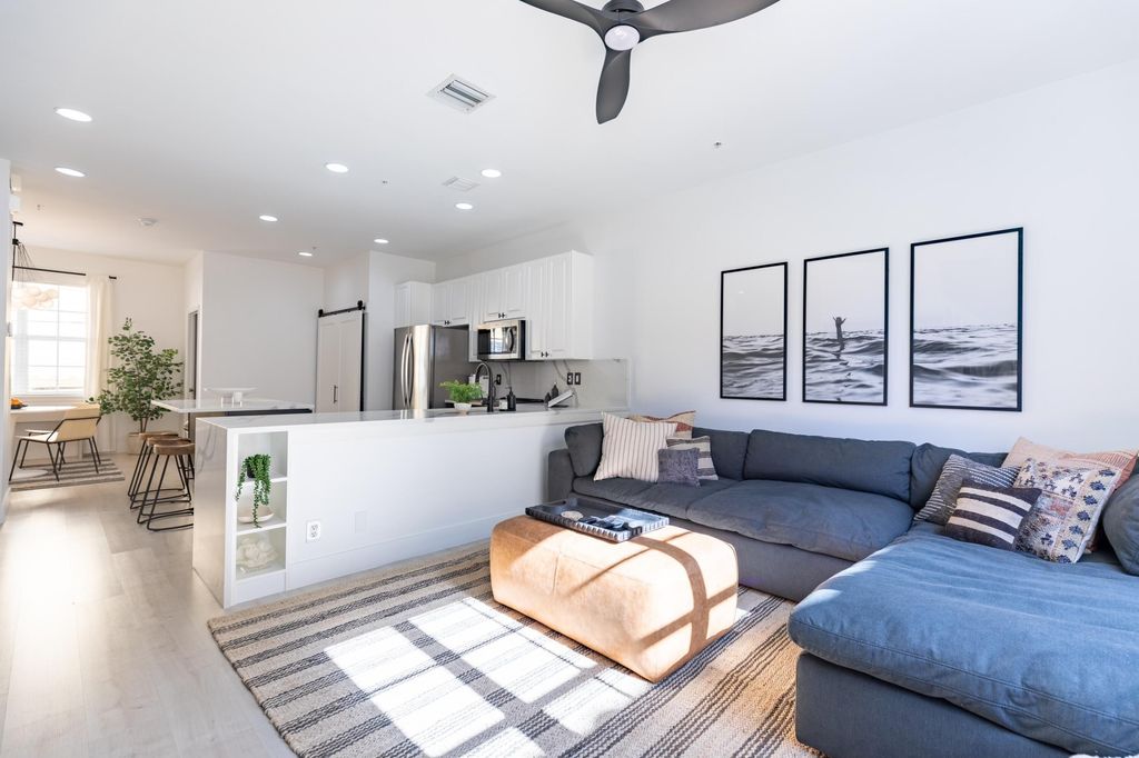 Photo of 72 SE 6th Avenue #H, Delray Beach, FL 33483 (MLS # B26023302)