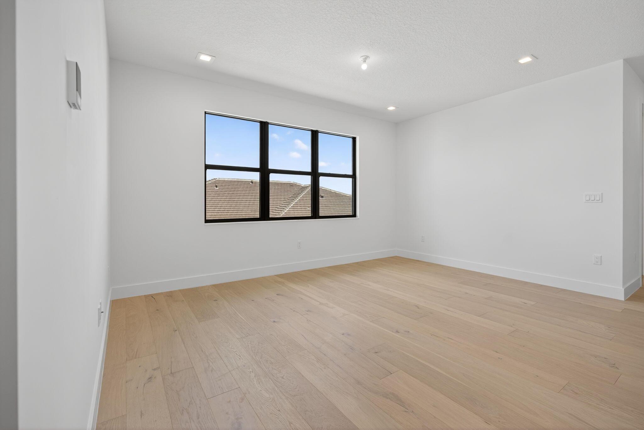 AVENIR POD - Residential Lease