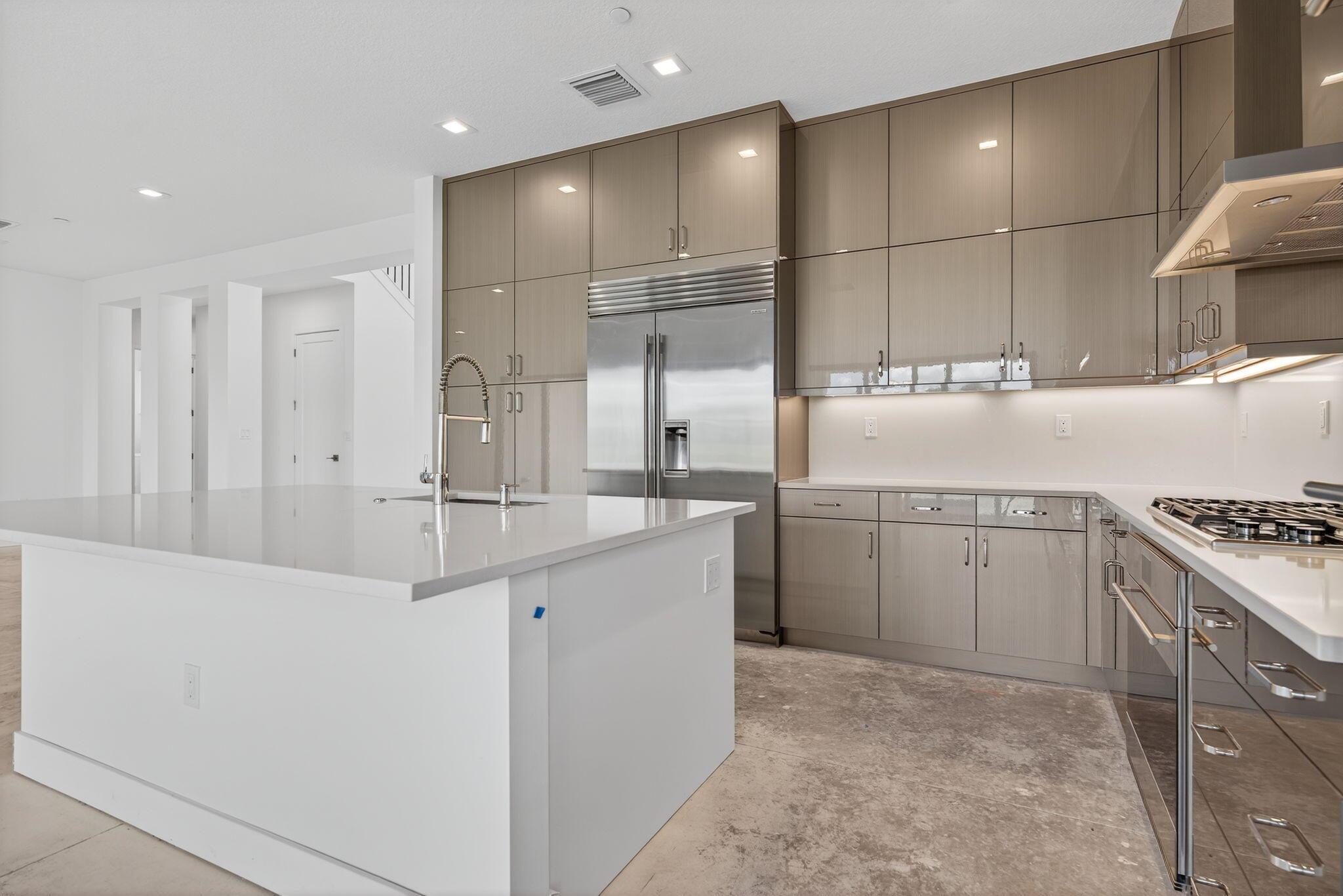 AVENIR POD - Residential Lease