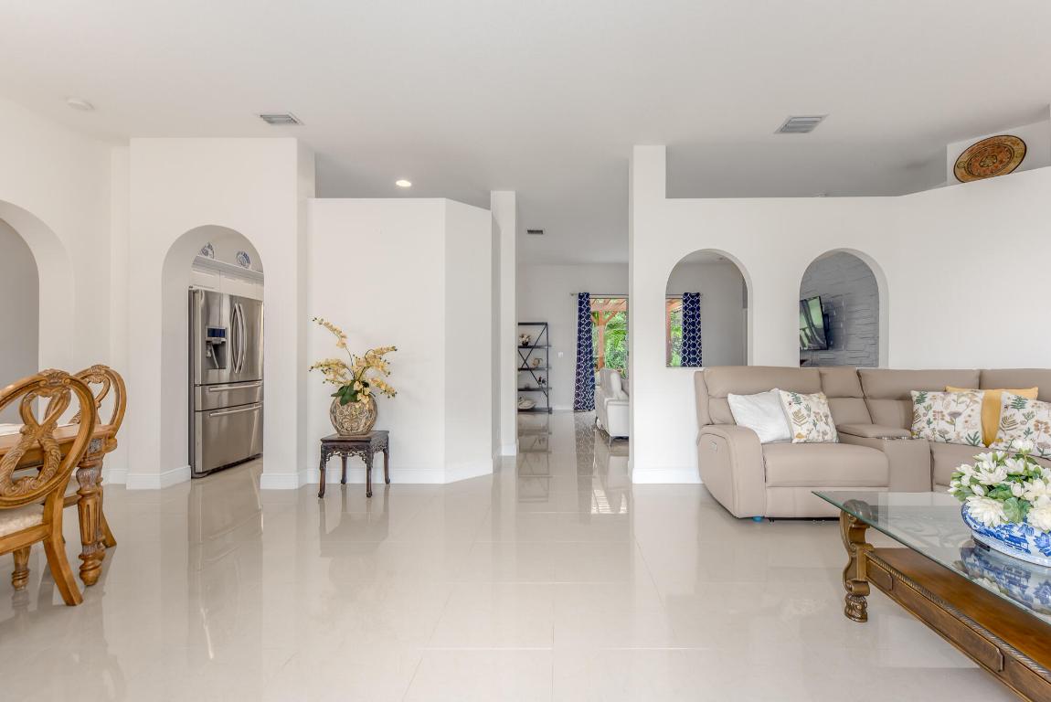 SAWGRASS LAKES PHASE 4 - Residential