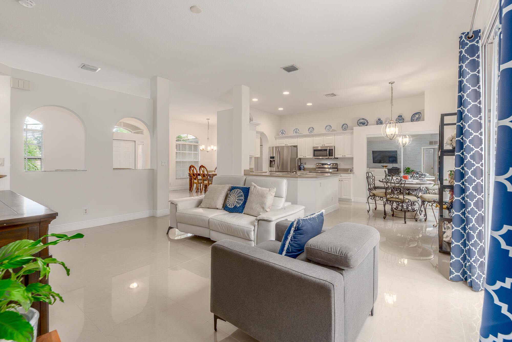 SAWGRASS LAKES PHASE 4 - Residential