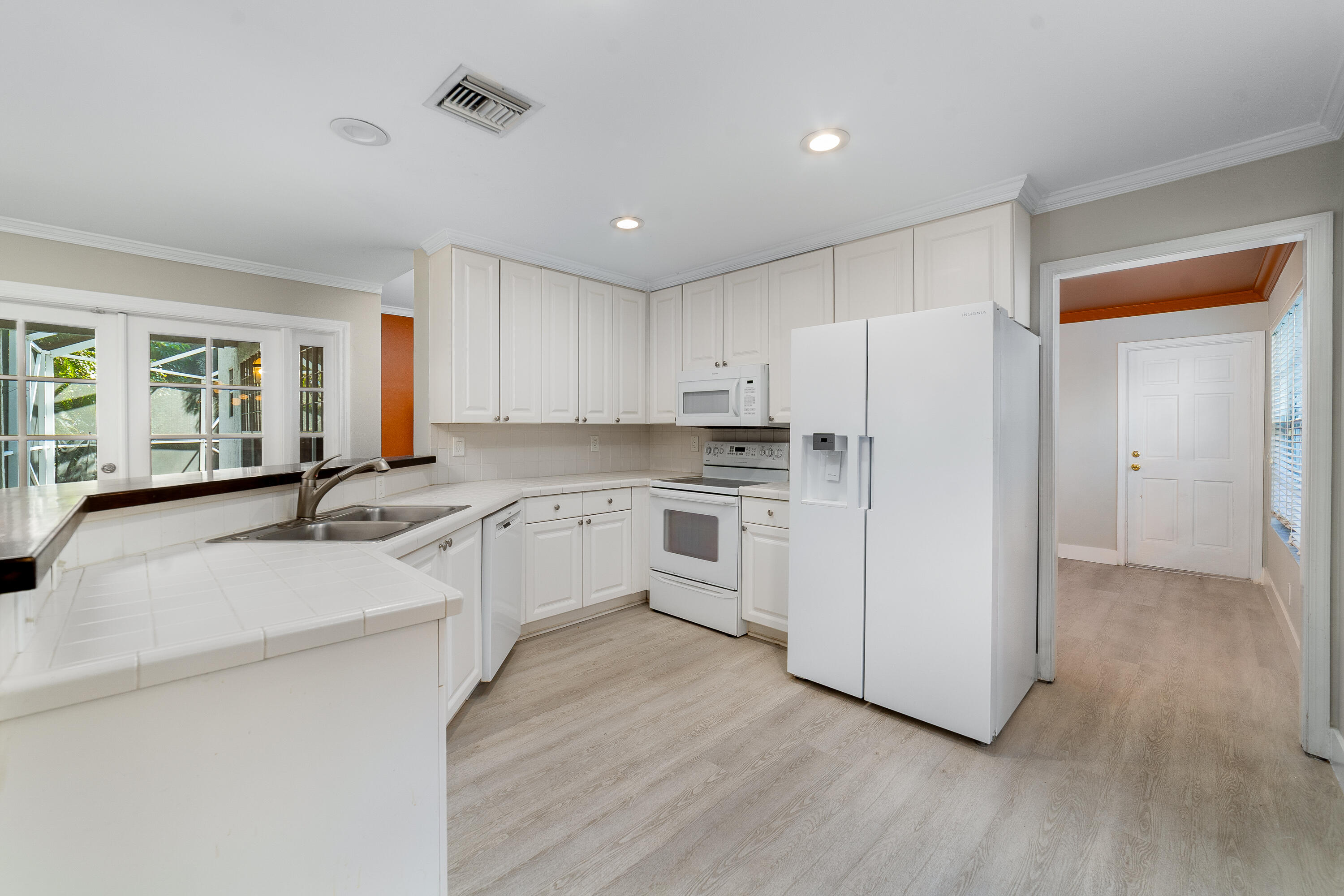 EMERALD FOREST OF WELLINGTON - Residential