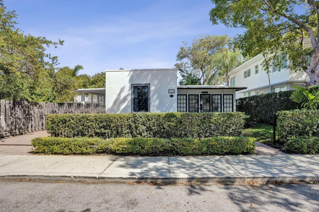 Photo of 1407 SE 2nd Street #1-4, Fort Lauderdale, FL 33301 (MLS # B26008861)