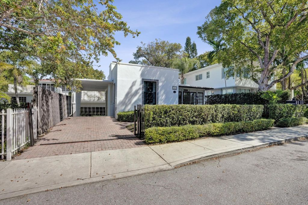 Photo of 1407 SE 2nd Street #1-4, Fort Lauderdale, FL 33301 (MLS # B26008861)