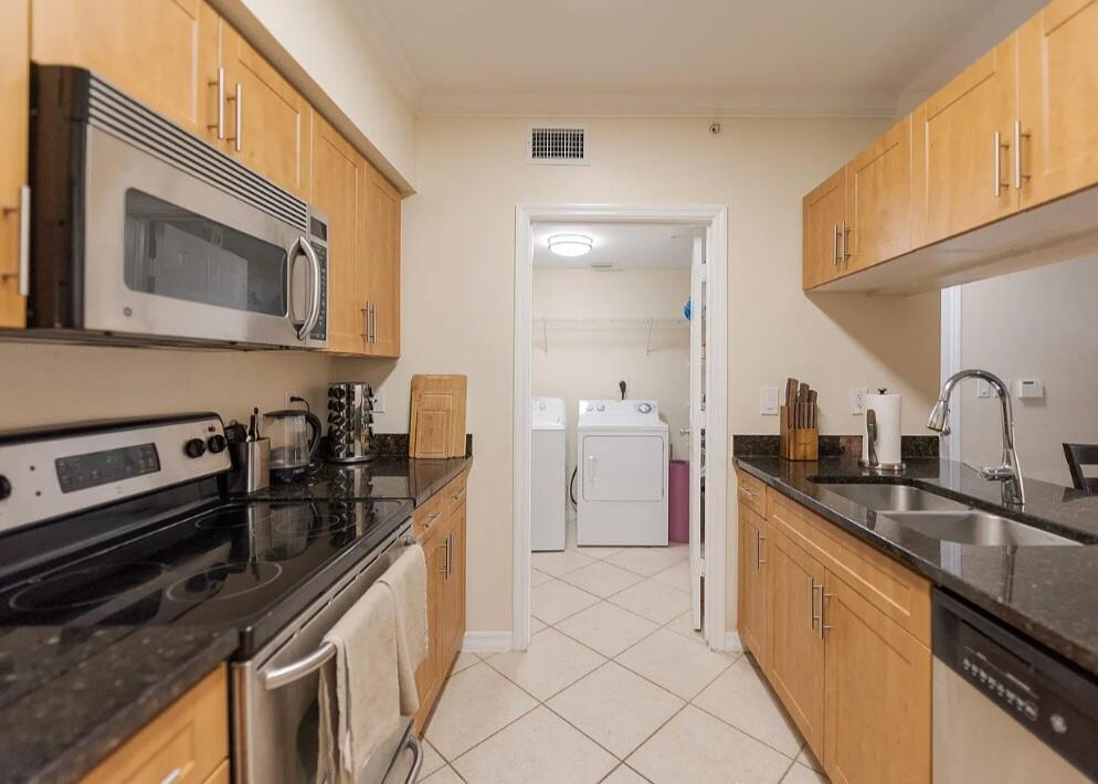 6556 Emerald Dunes Drive 207