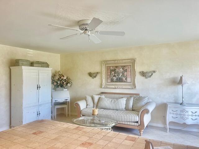 113 Lakes End Drive Apt c