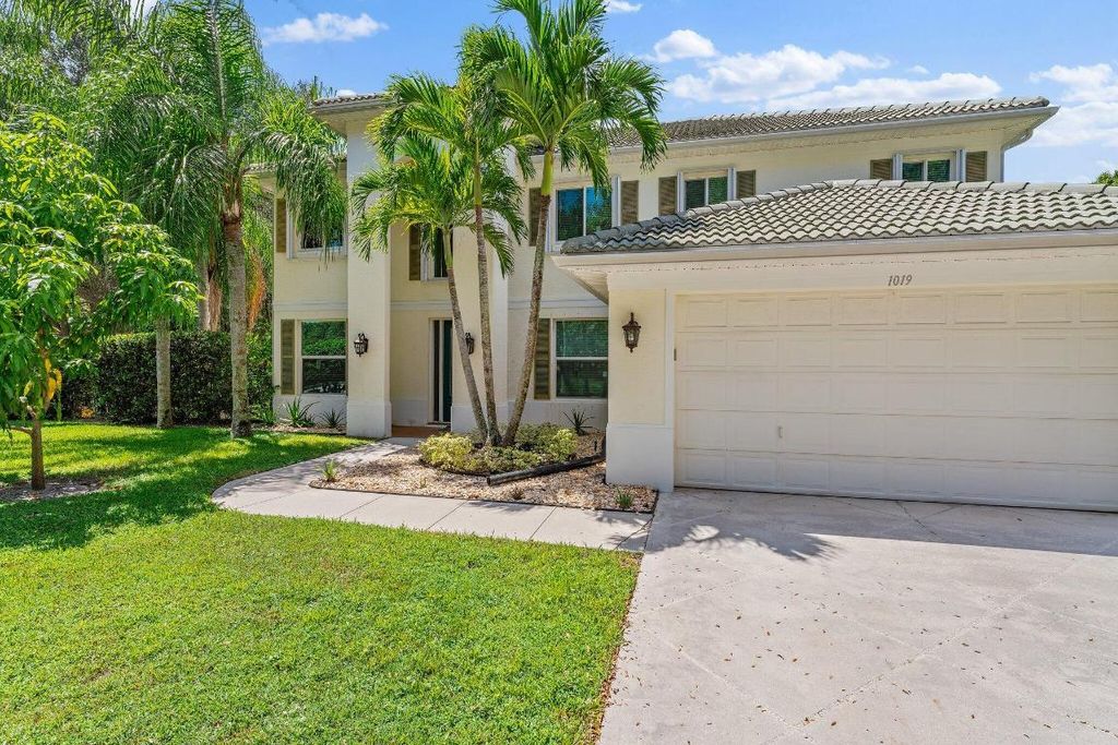 Photo of 1019 N Egret Circle N, Jupiter, FL 33458 (MLS # R10919631)