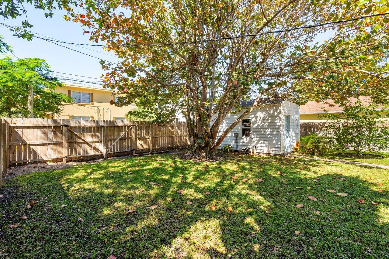 LAKE WORTH TOWN OF - Residential