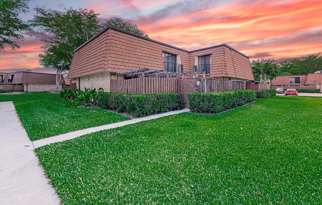 3 bedrooms 3 baths (one bedroom and bath on FIRST FLOOR) Roof Replaced in 2021. Laminate Wood Flooring throughout except Kitchen & Bathrooms. Sliding doors to private courtyard and/or balconies. BBQs allowed in courtyard area. Close to lake, Recently renovated Olympic size pool, kids pool, tennis & Basketball Courts. HOA covers: roof, exterior building, insurance. 2 pets ok. 2 assigned parking right outside door/guest parking as well.