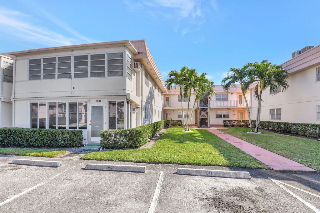 Photo of 325 Saxony G, Delray Beach, FL 33446 (MLS # R11147554)