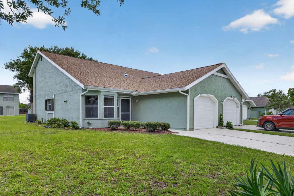 Photo of 1474 SE Rivergreen Circle, Port Saint Lucie, FL 34952 (MLS # B26049708)