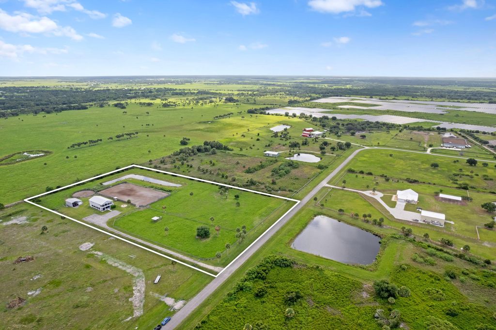 Photo of 6536 SE 26th Trail, Okeechobee, FL 34974 (MLS # B26021946)