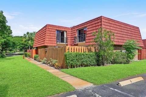 Photo of 3105 Spanish Wells Drive #8-B, Delray Beach, FL 33445 (MLS # B26087513)
