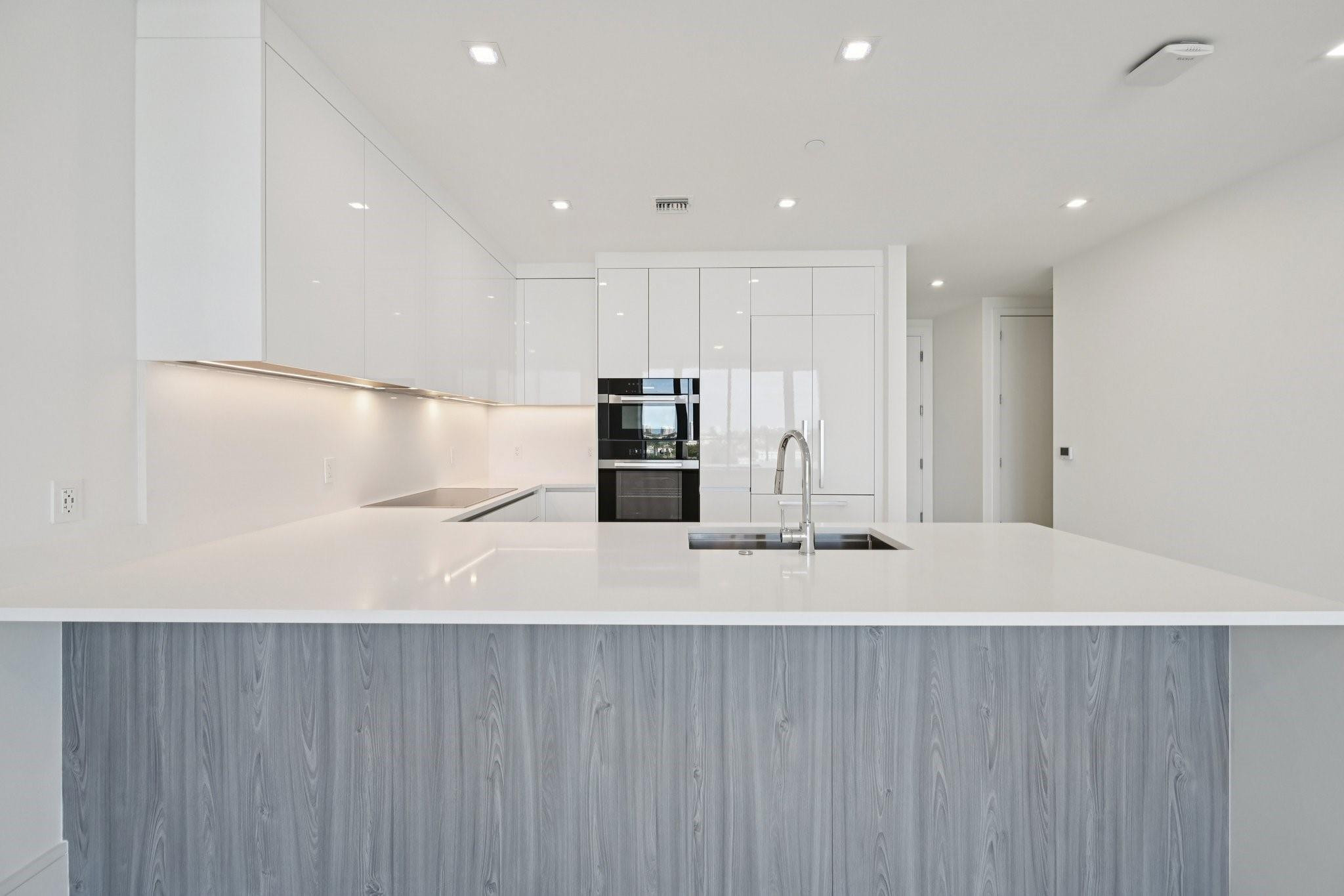 220 Lake Shore Drive 709