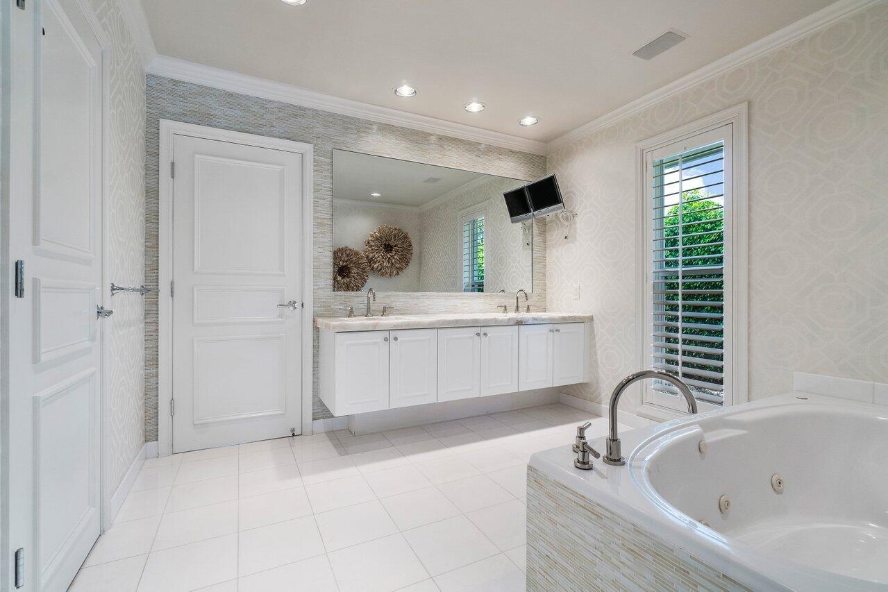 ROYAL PALM YACHT & COUNTRY CLUB - Residential