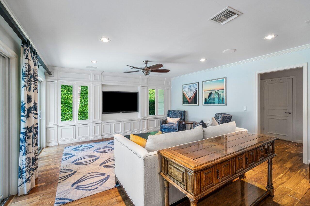 ROYAL PALM YACHT & COUNTRY CLUB - Residential