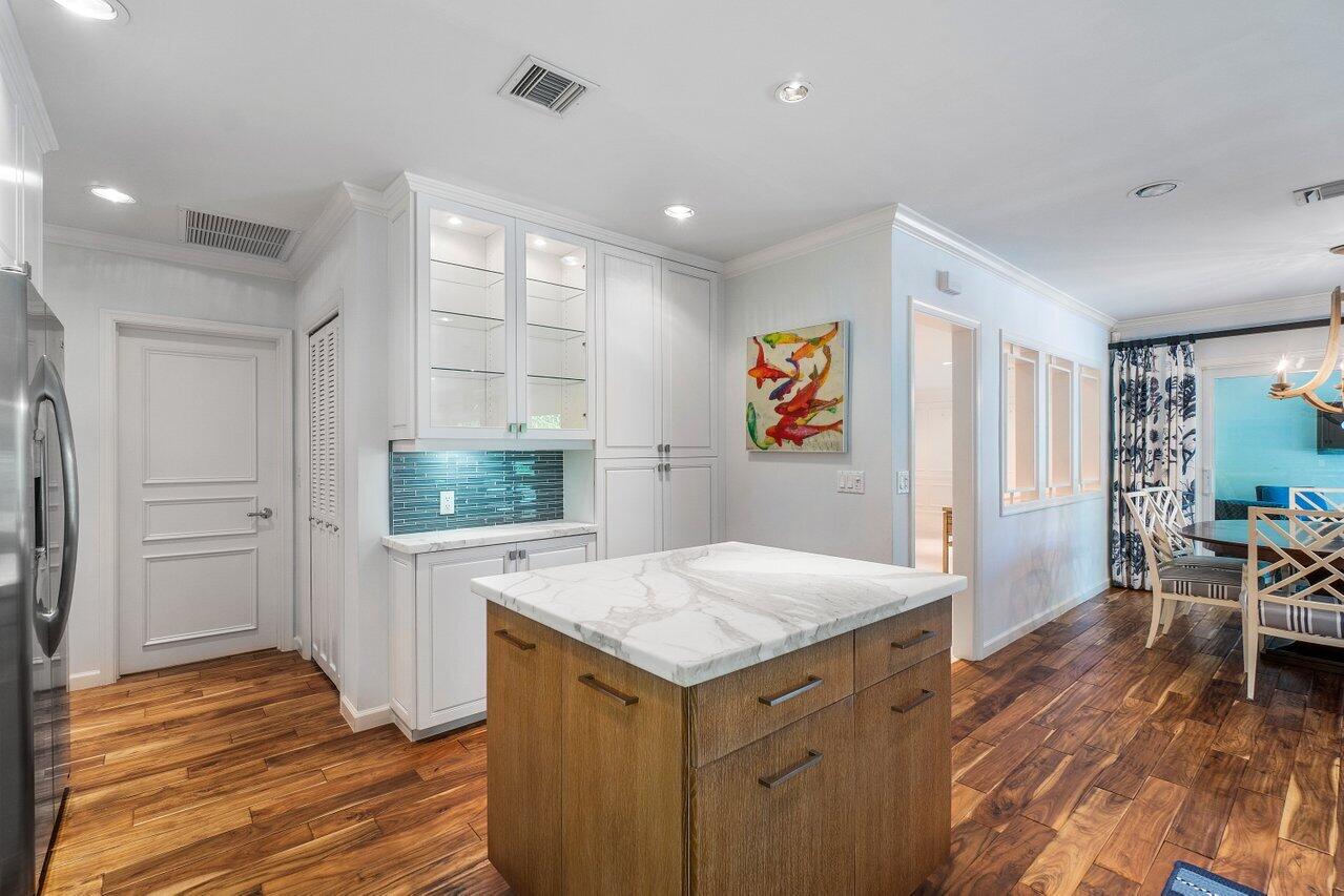 ROYAL PALM YACHT & COUNTRY CLUB - Residential