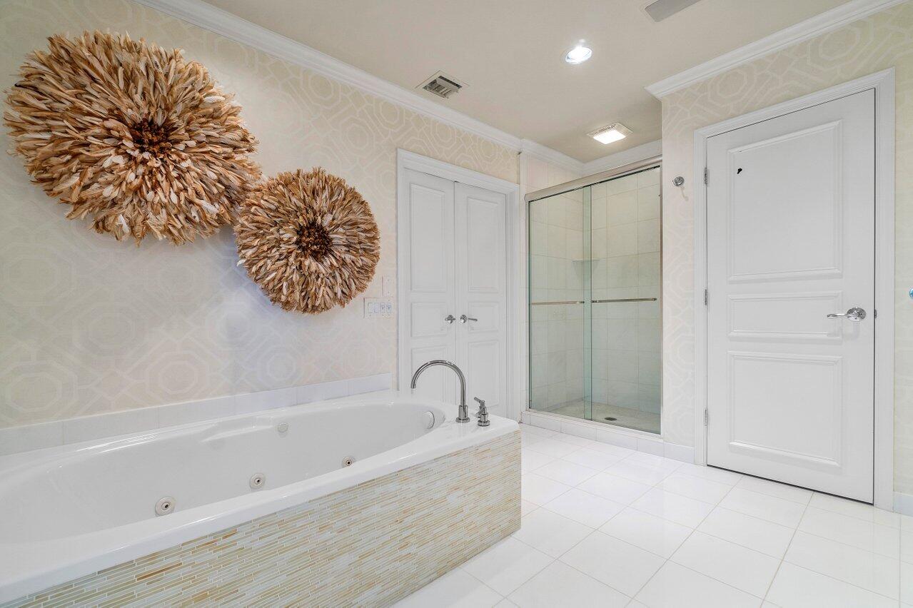 ROYAL PALM YACHT & COUNTRY CLUB - Residential