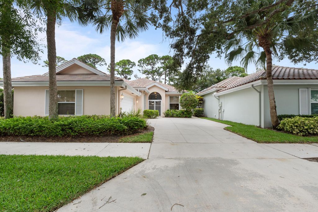 Photo of 186 S Hampton Drive, Jupiter, FL 33458 (MLS # B26038376)