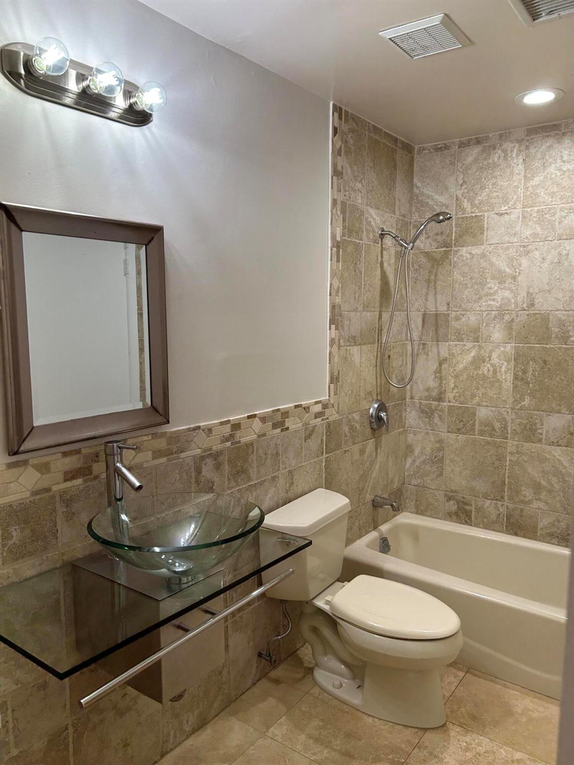 CANARY PALM CLUB - Residential Lease