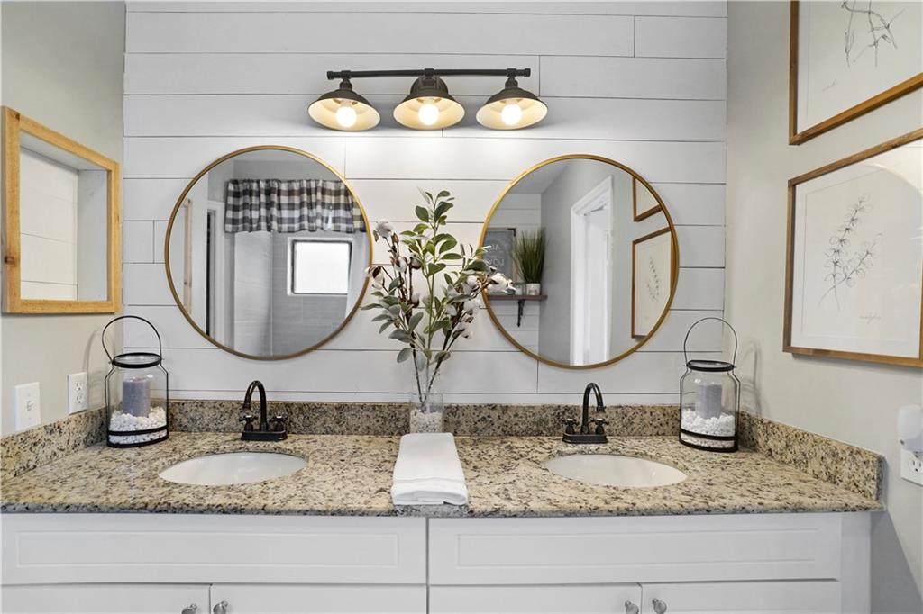 Riverglen East 120-44 B - Residential