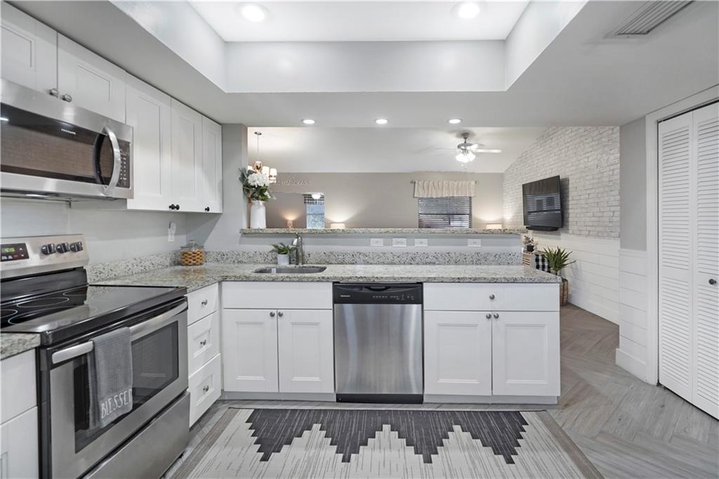 Riverglen East 120-44 B - Residential