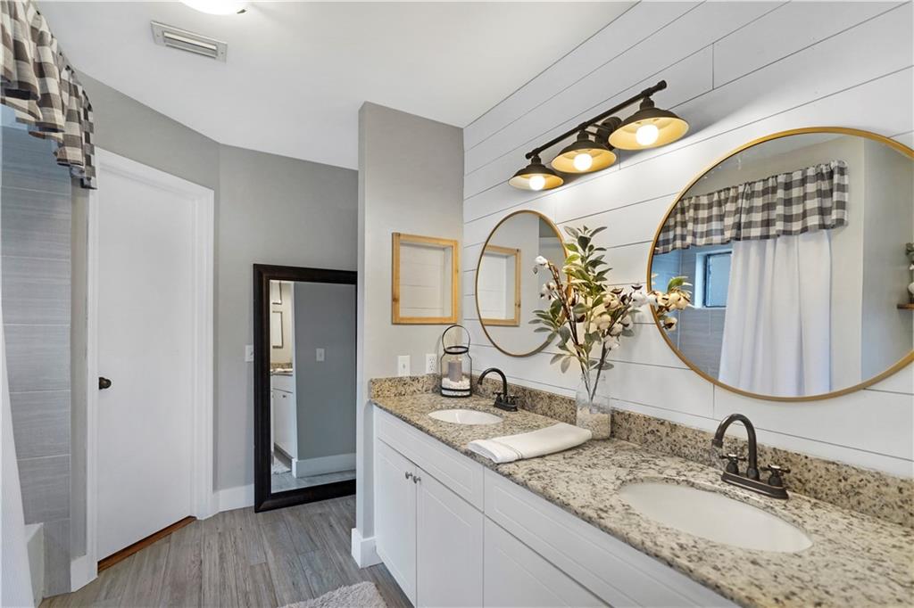 Riverglen East 120-44 B - Residential