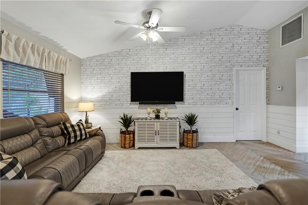 Riverglen East 120-44 B - Residential