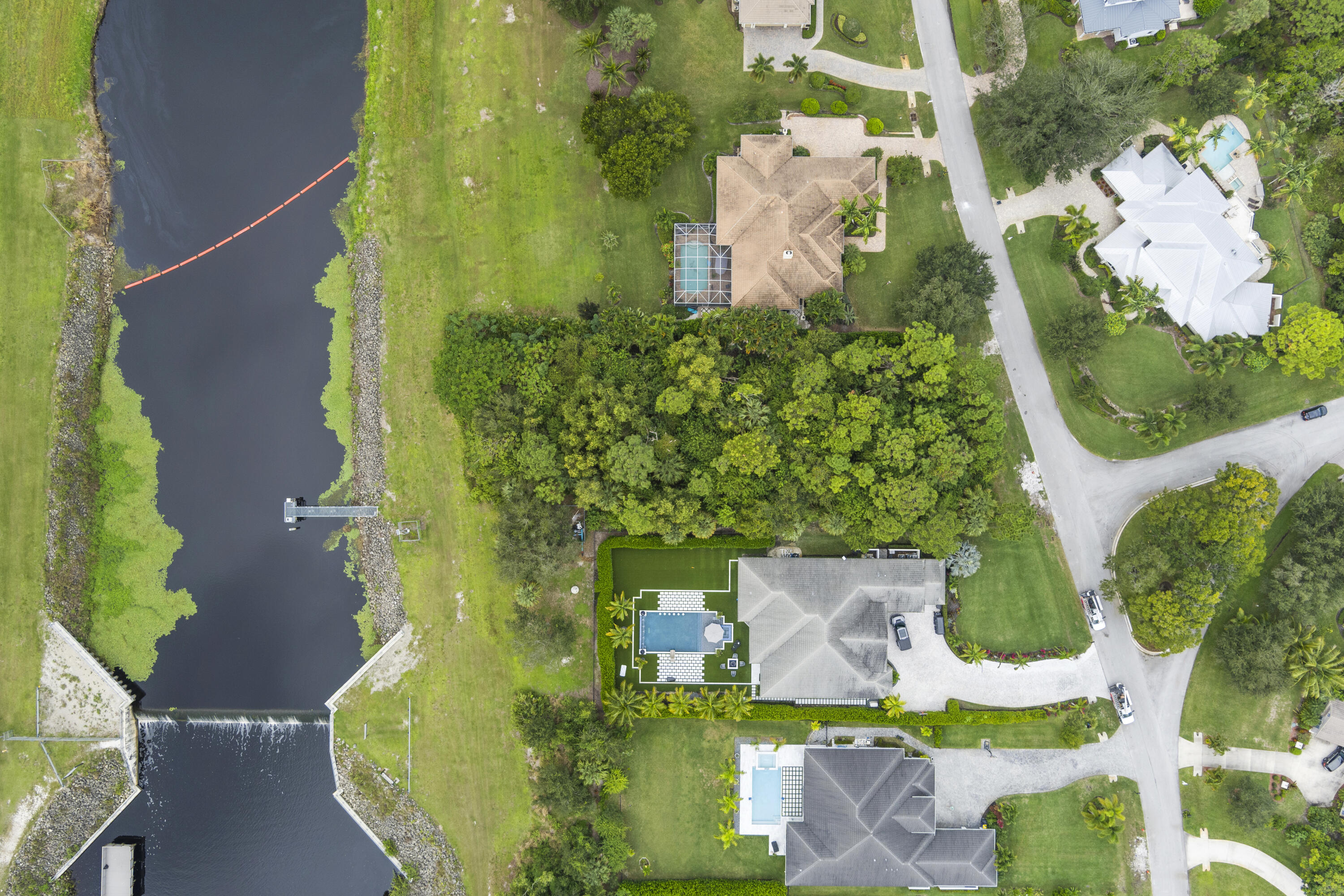 RIVER'S END /  WINDSTONE - Land