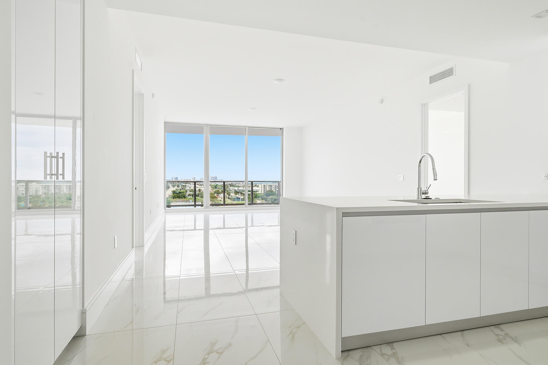 220 Lake Shore Drive 1021