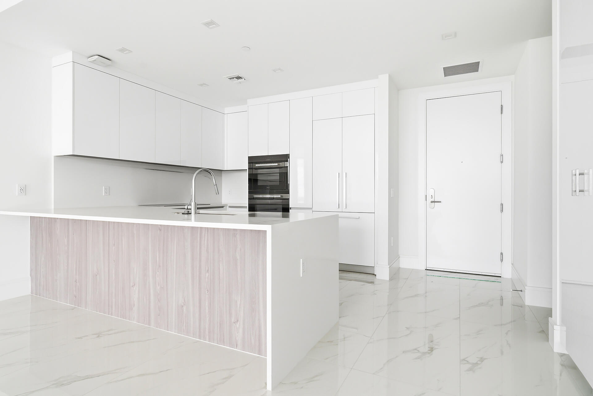 220 Lake Shore Drive 1021