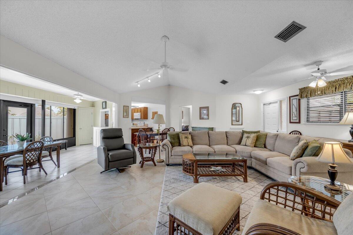 BELLA VISTA - Residential