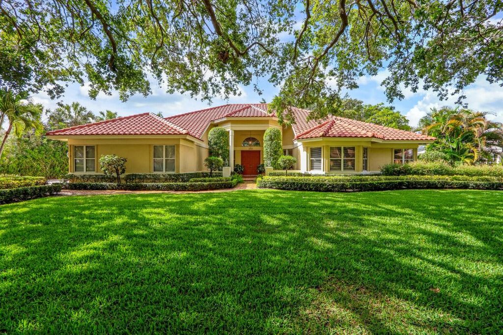 Photo of 18517 SE Heritage Drive, Jupiter, FL 33469 (MLS # R10958246)