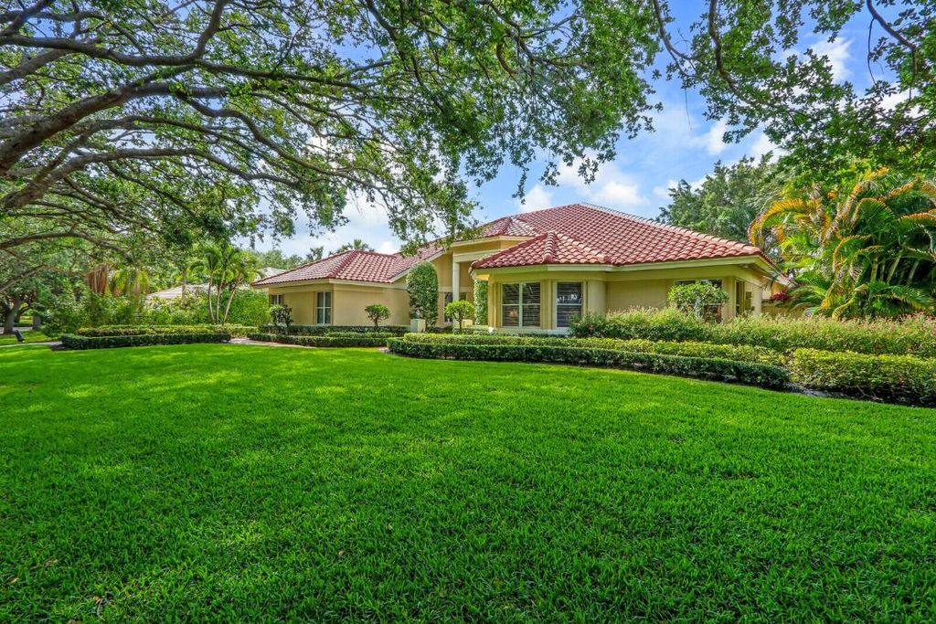 Photo of 18517 SE Heritage Drive, Jupiter, FL 33469 (MLS # R10958246)
