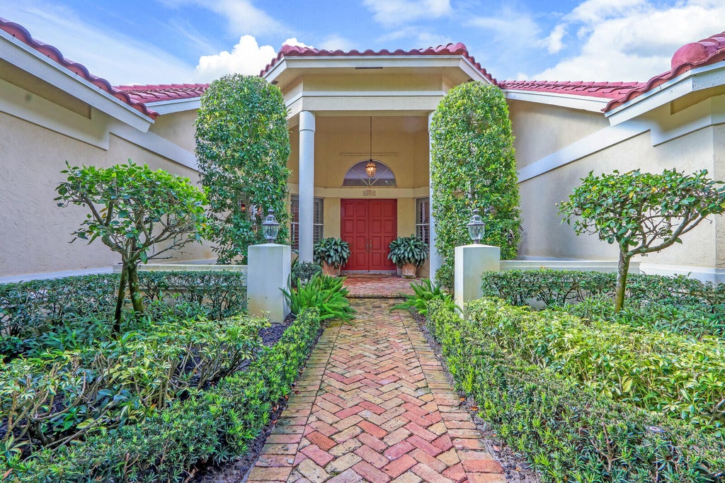 Photo of 18517 SE Heritage Drive, Jupiter, FL 33469 (MLS # R10958246)