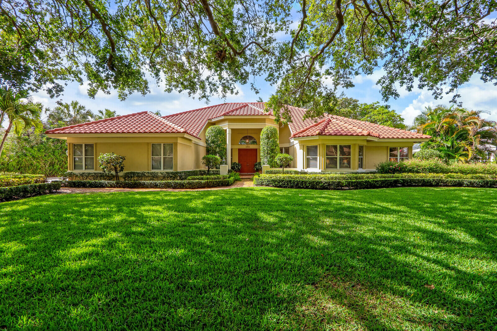 Welcome to the prestigious gated community in Heritage Oaks. This home sits on .49 acres and has 4 bedrooms and 3 1/2 bathrooms with a splitbedroom layout. Enjoy the beautiful Florida weather in your private, inground pool and peaceful lanai. The kitchen offers solid surface countertops, with tile floorsthroughout the primary living areas of the home. Photos show furniture that has since been removed - the home is offered unfurnished.