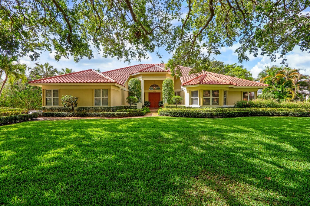 Photo of 18517 SE Heritage Drive, Jupiter, FL 33469 (MLS # R10958246)