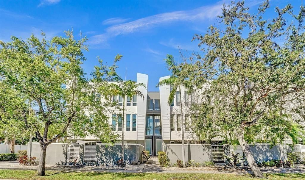 Photo of 703 SE 16th Court, Fort Lauderdale, FL 33316 (MLS # B26024571)