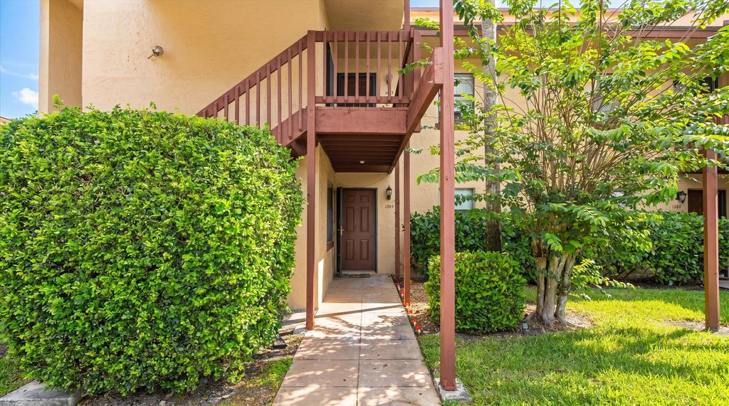 Photo of 1303 LAKEVIEW Drive E, Royal Palm Beach, FL 33411 (MLS # B26056998)