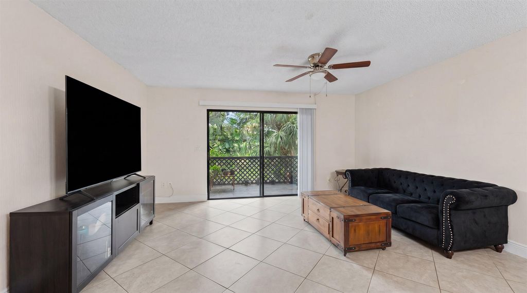 Photo of 1303 LAKEVIEW Drive E, Royal Palm Beach, FL 33411 (MLS # B26056998)