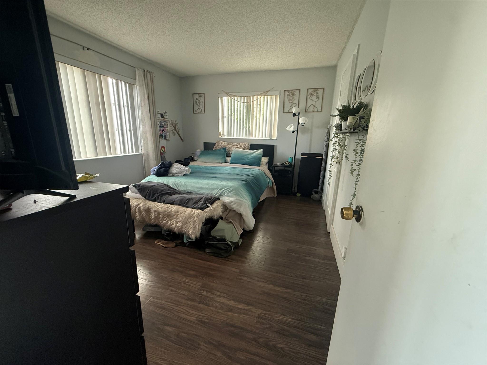 Lakeshore at University - Residential