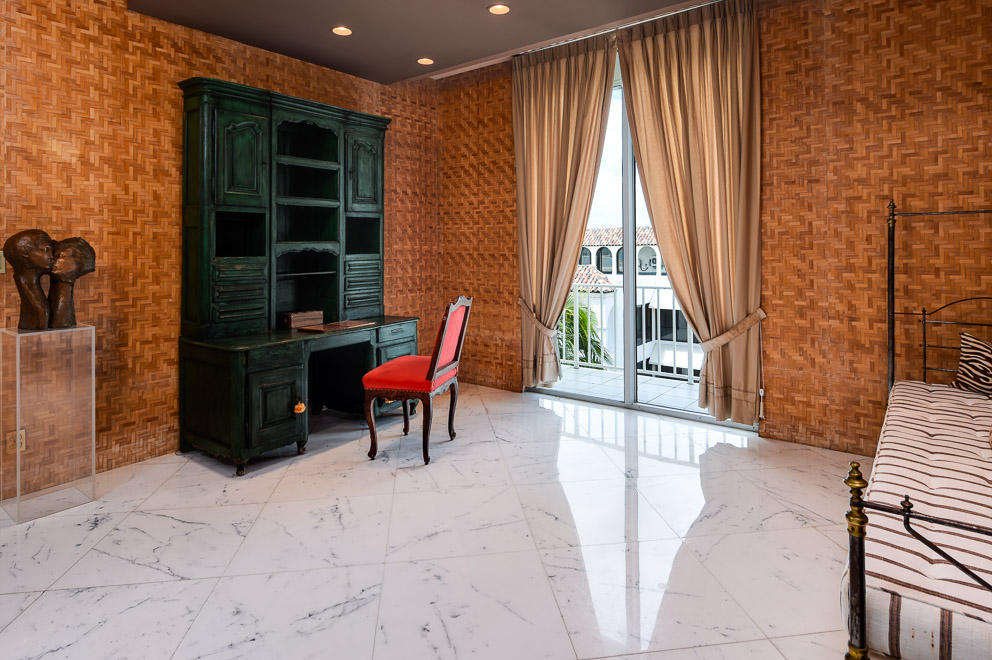 KIRKLAND HOUSE CONDO - Residential