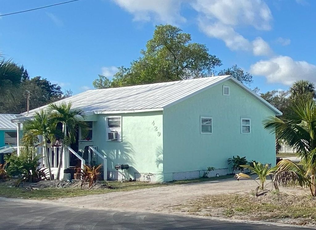 Photo of 429 N 14th Street #B, Fort Pierce, FL 34950 (MLS # F10514268)