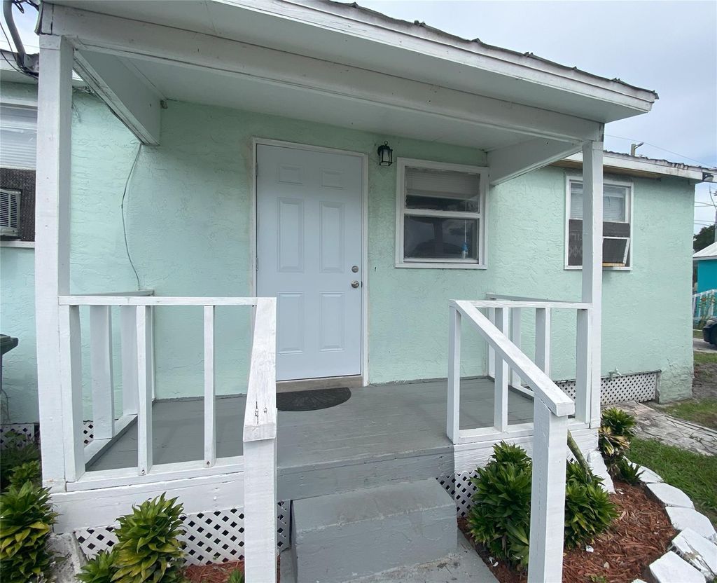 Photo of 429 N 14th St #B, Fort Pierce, FL 34950 (MLS # F10514268)