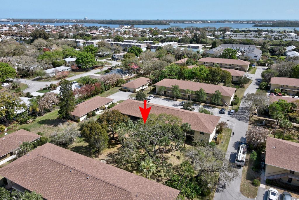 Photo of 400 18th Street #D3, Vero Beach, FL 32960 (MLS # B26001824)