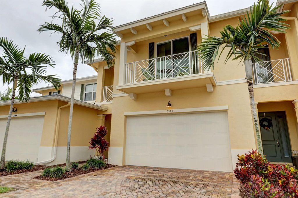 Photo of 2140 Wells Place, Palm Beach Gardens, FL 33418 (MLS # R10974679)
