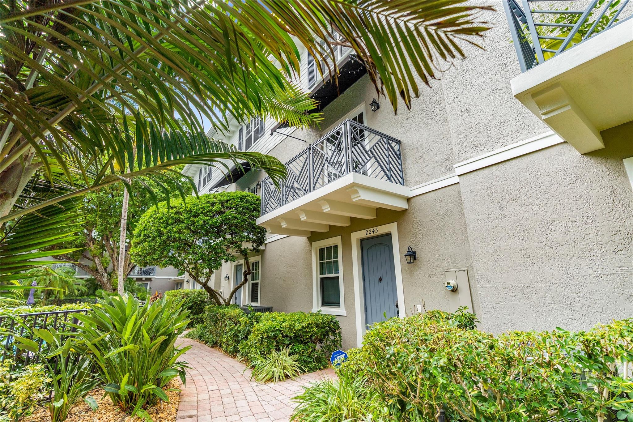 View photos, virtual tours, details... 2243 NE 9TH Avenue