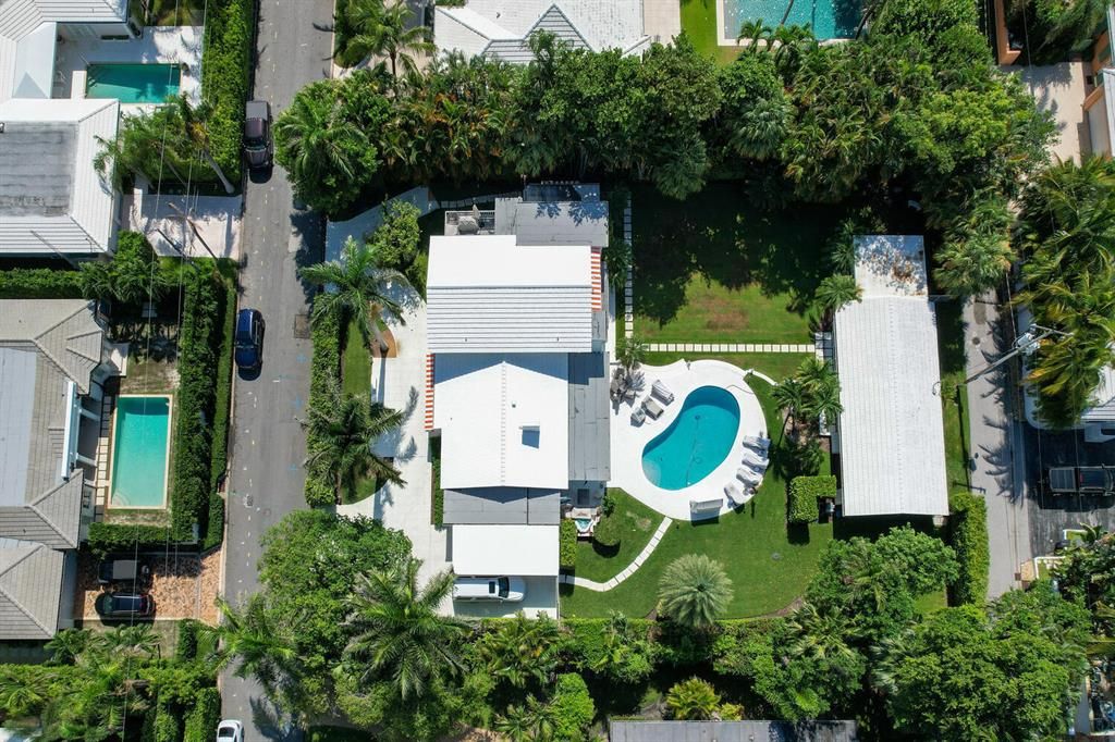 Photo of 248 Via Marila, Palm Beach, FL 33480 (MLS # R10736826)