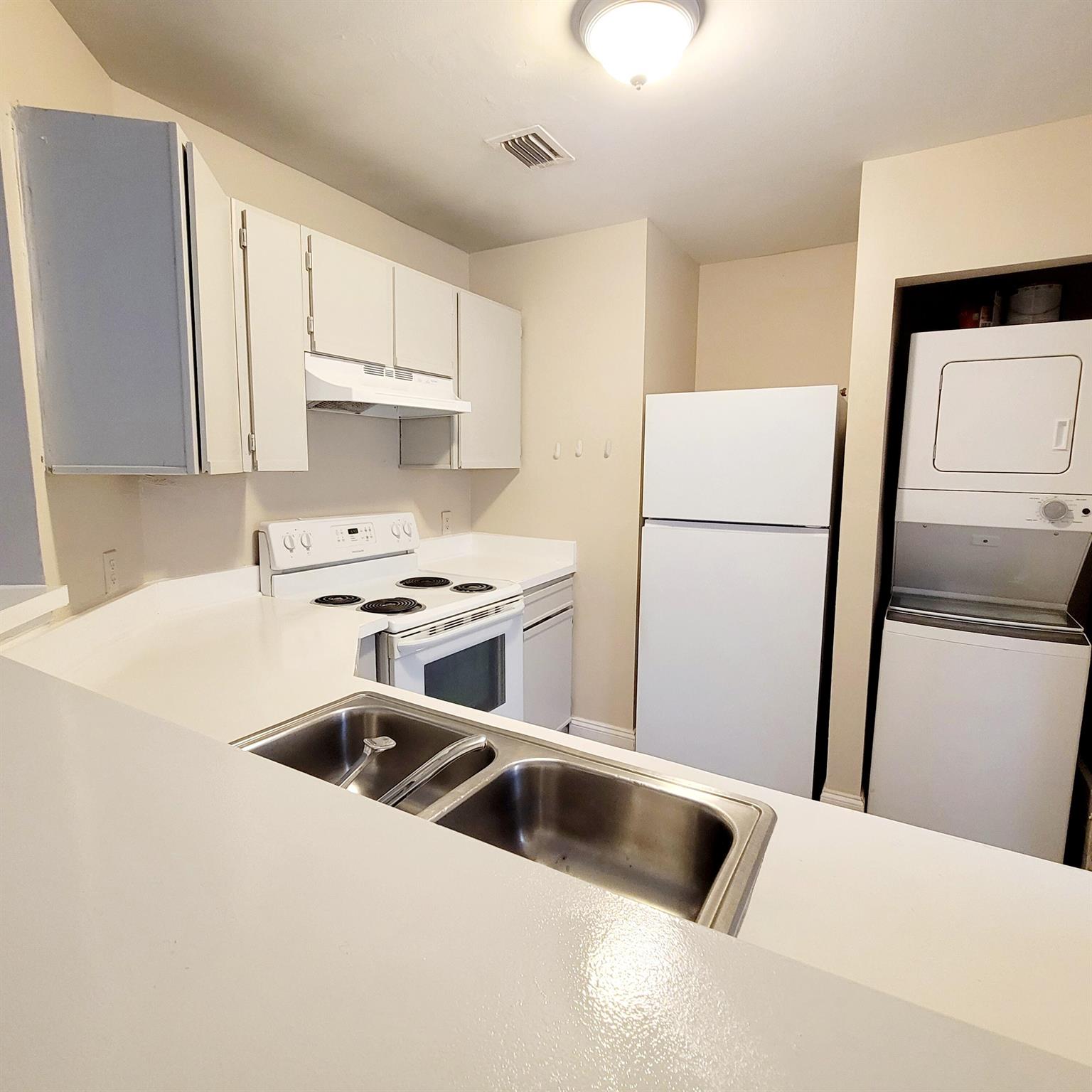 SUMMER LAKE - Residential Lease