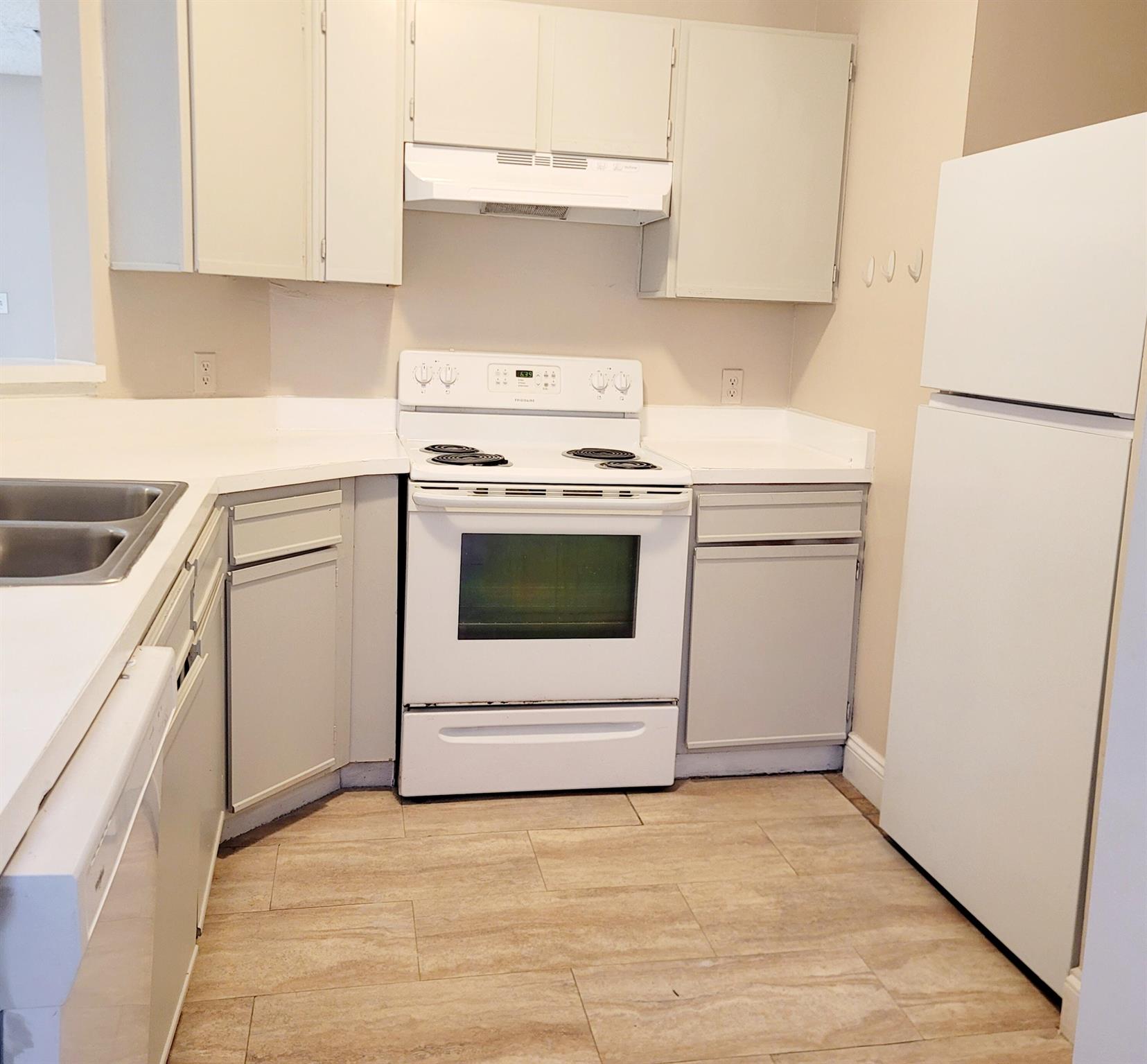 SUMMER LAKE - Residential Lease